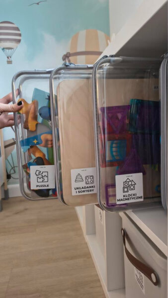 organizacja zabawek, IKEA KALLAX, przechowywanie zabawek, LEGO, Hot Wheels, pokój dziecka, organizer na zabawki, porządek w pokoju dziecka HYGGIE PACK ORGANIZER NA SUWAK PRZEROCZYSTY